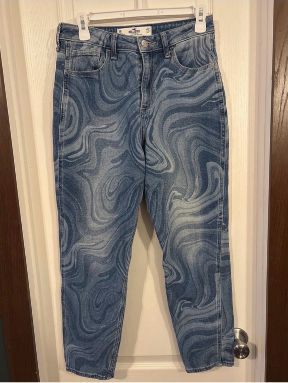 Hollister women’s Swirl-Print Blue Slim Straight Jeans